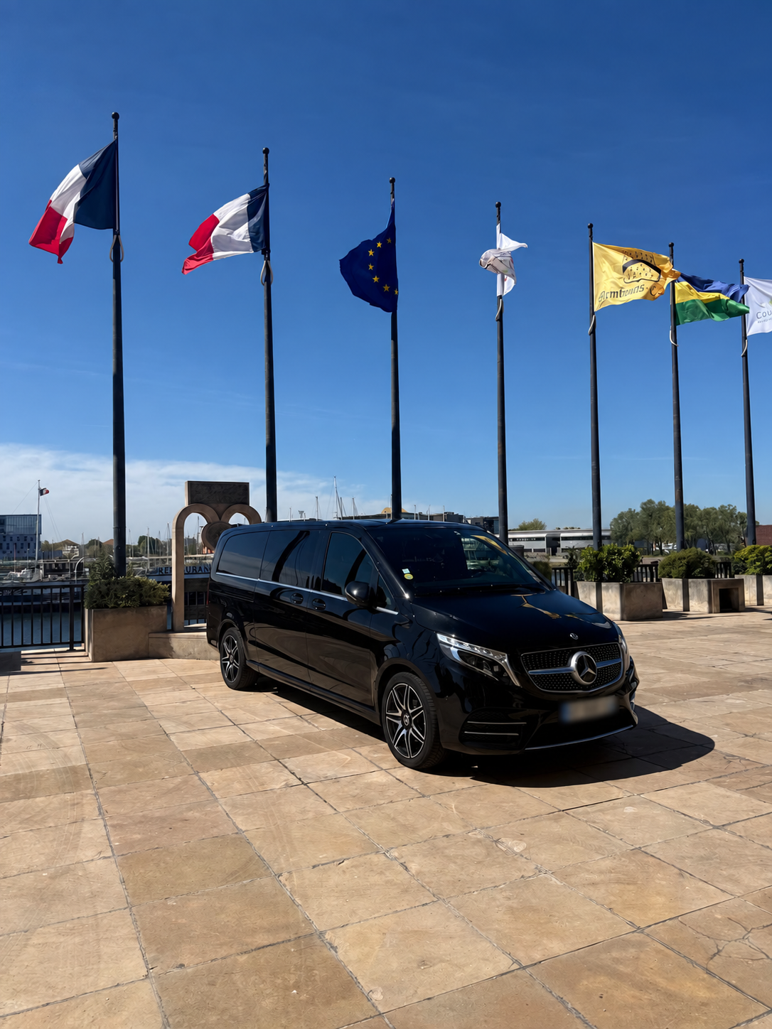 Van avec chauffeuse VTC pour les transferts vers les aéroports de Lille, Paris et Bruxelles